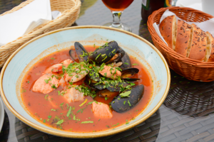馬賽魚湯（Bouillabaisse）— 海洋的鮮味饗宴