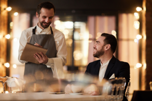 法國餐廳中顧客禮貌點餐說S’il vous plaît